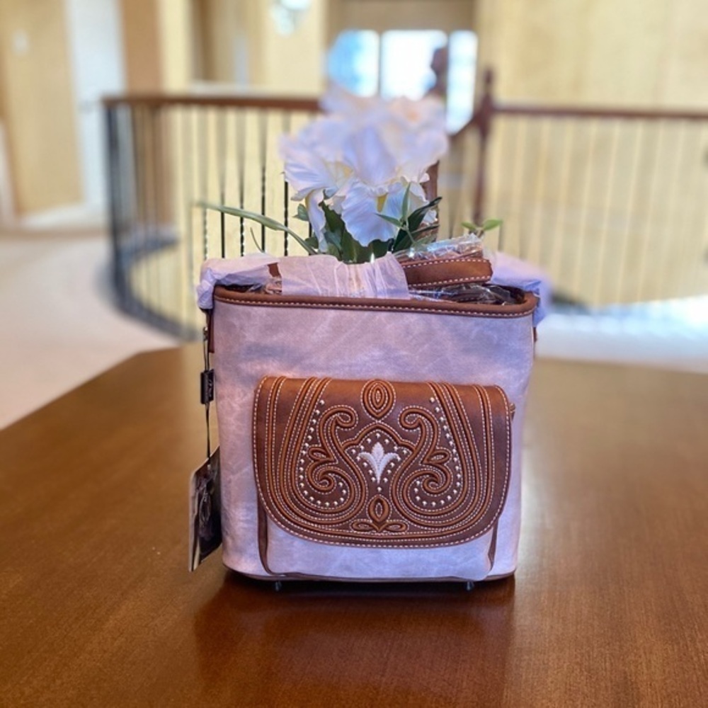 Montana west embroidered collection crossbody bag - Picture 2 of 7